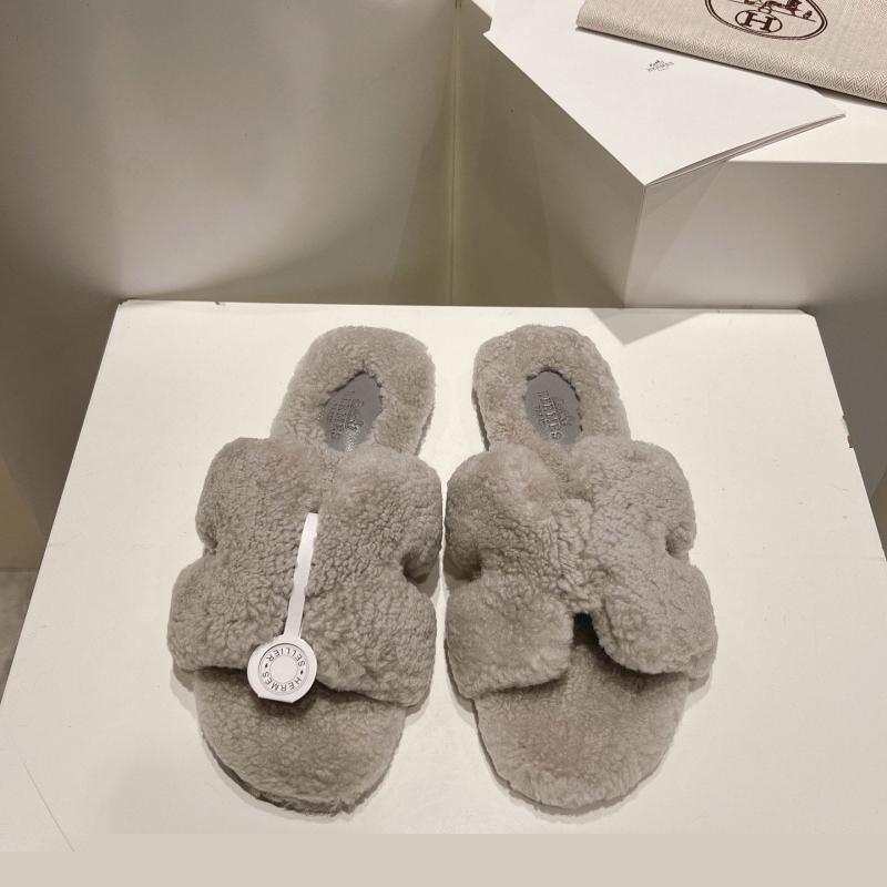 H**mes slippers